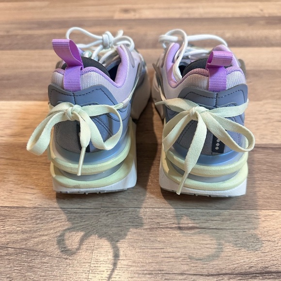 Women Nike Multicolor Sneakers - Picture 4 of 5